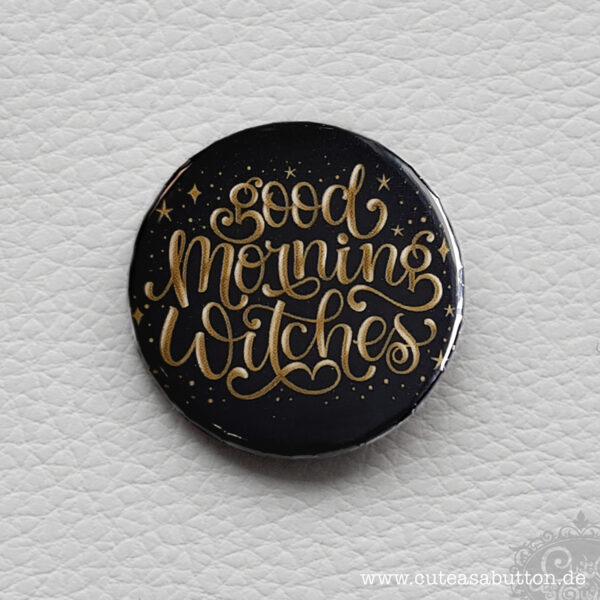 Button Handlettering "Good Morning Witches"