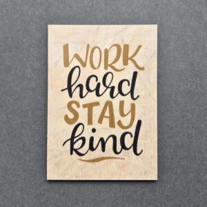 Holzpostkarte mit Magnet "Work Hard Stay Kind"
